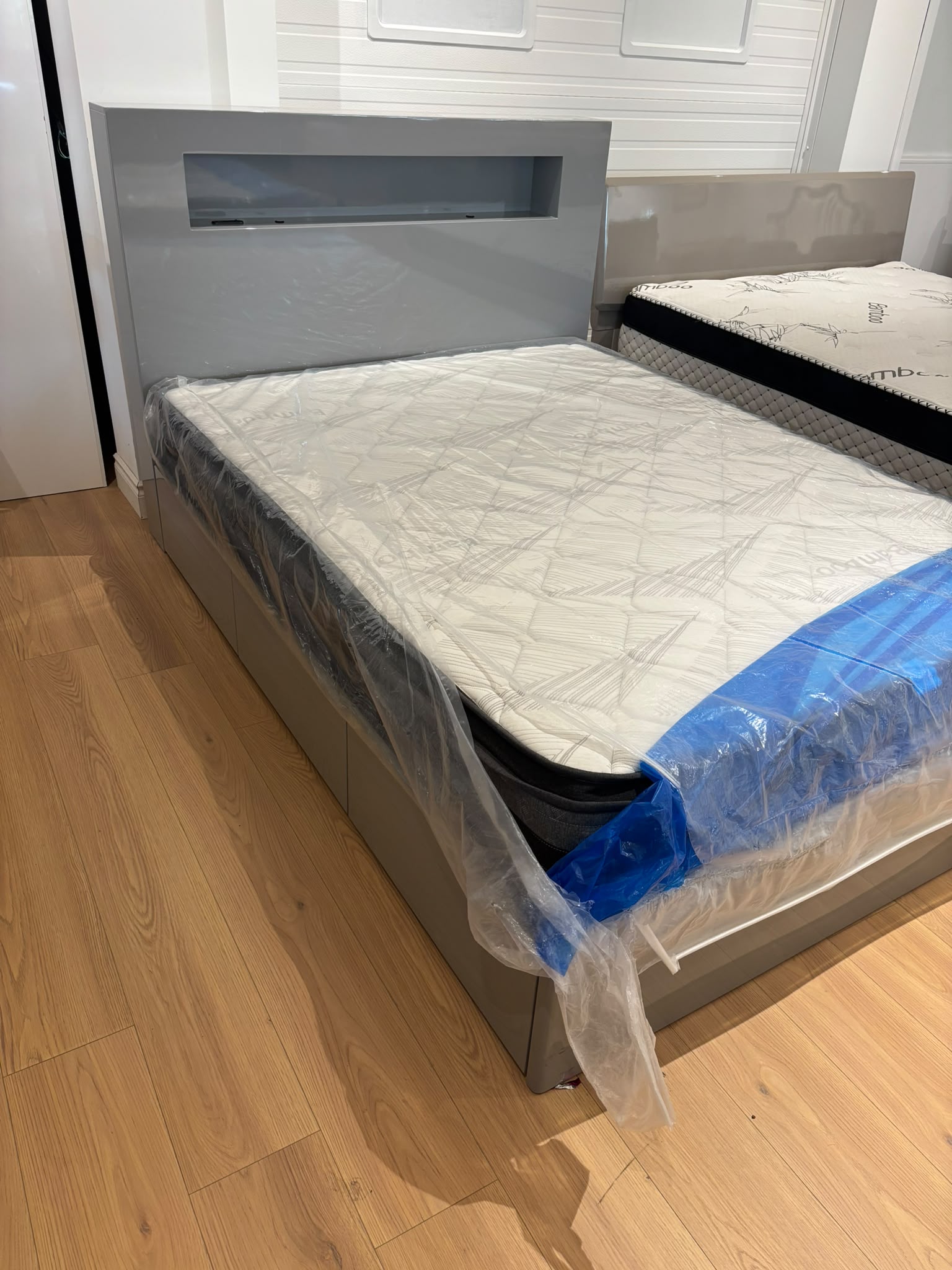 NKSCANF7 Modern High Gloss Beds